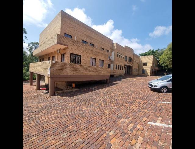 BUSINESS PROPERTY TO RENT IN BEDFORD GARDENS